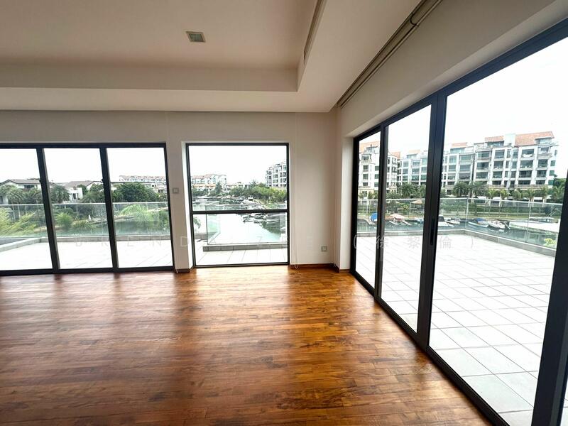 PARADISE ISLAND, Detached with Pool for Rent