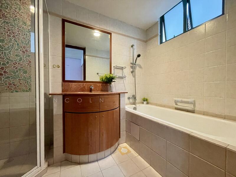 Summerdale, Boon Lay Drive, Room Rental, 100 sqft, Condominium For Rent, by Lincoln Toh 卓林肯, 25642196 - Bathroom - PropertyGuru.com.sg