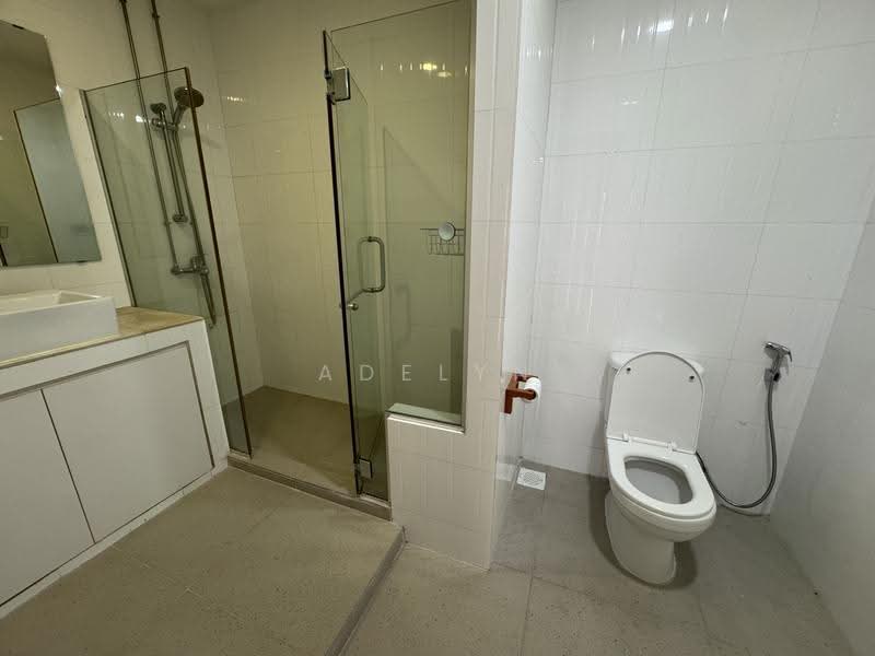 Sian Tuan Ave, Sian Tuan / Hua Guan / Binjai, Tanglin / Holland / Bukit Timah, 5 Bedrooms, 3,300 sqft, Semi-Detached House For Rent, by ADELYN YEW, 25642439 - Bathroom - PropertyGuru.com.sg