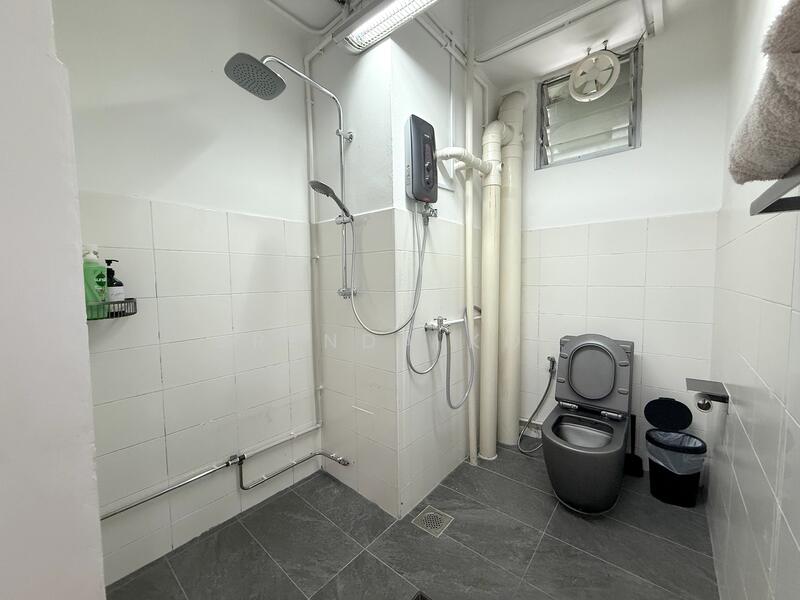 Wcega Tower, 21 Bukit Batok Crescent, 2,000 sqft, Light Industrial (B1) For Rent, by Brenda Koh, 25642443 - Bathroom - CommercialGuru.com.sg