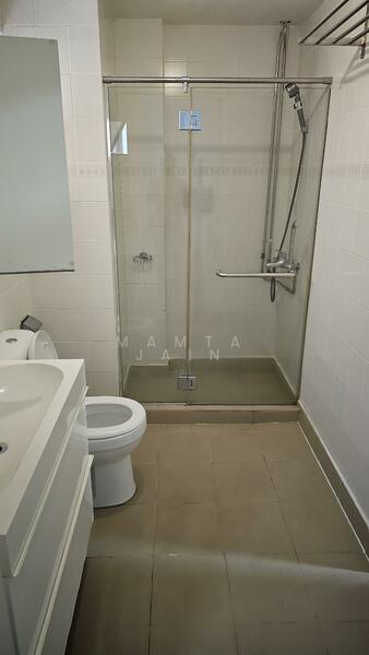 Bayshore Park, 64 Bayshore Road, 3 Bedrooms, 1,292 sqft, Condominium For Rent, by Mamta Jain, 25642916 - Bathroom - PropertyGuru.com.sg