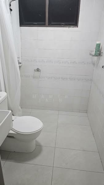 Bayshore Park, 64 Bayshore Road, 3 Bedrooms, 1,173 sqft, Condominium For Rent, by Mamta Jain, 25642916 - Bathroom - PropertyGuru.com.sg