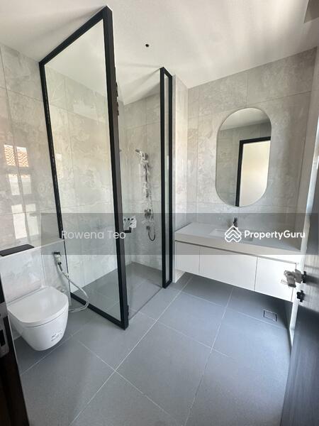 Common bathroom 