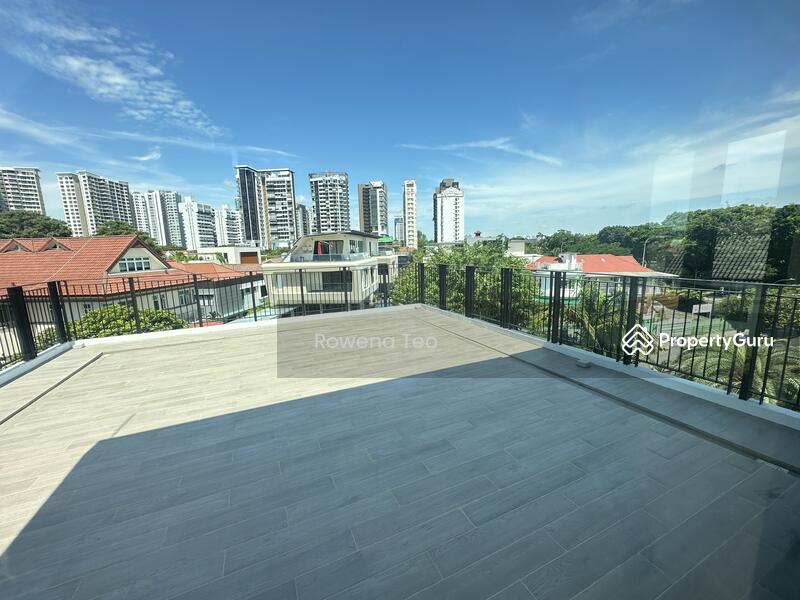 Outdoor area on 3rd level 