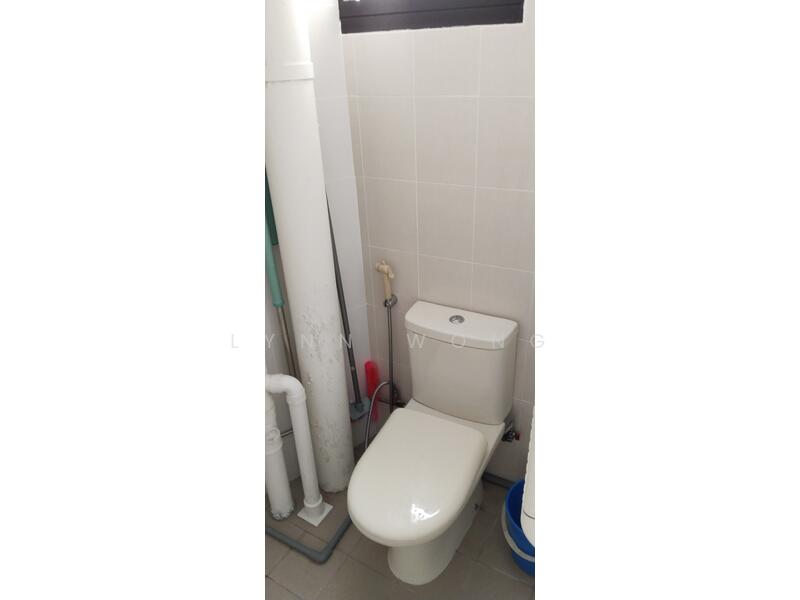 261 Jurong East Street 24, 261 Jurong East Street 24, Room Rental, 120 sqft, HDB Flat For Rent, by Lynn Wong, 25643052 - Bathroom - PropertyGuru.com.sg