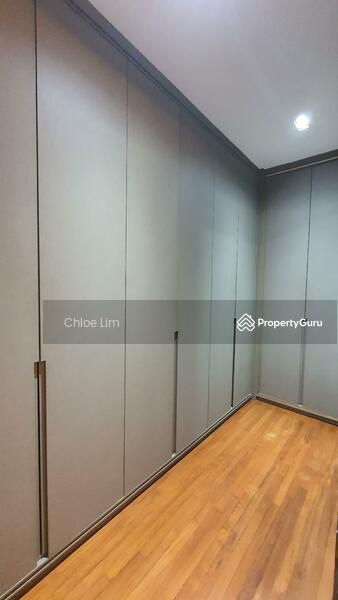 Master walk-in wardrobe 