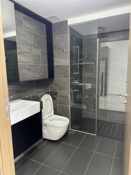 Affinity At Serangoon, 32 Serangoon North Avenue 1, Hougang / Punggol / Sengkang, 1 Bedroom, 538 sqft, Condominium For Sale, by Lynn Koay, 25643495 - Bathroom - PropertyGuru.com.sg