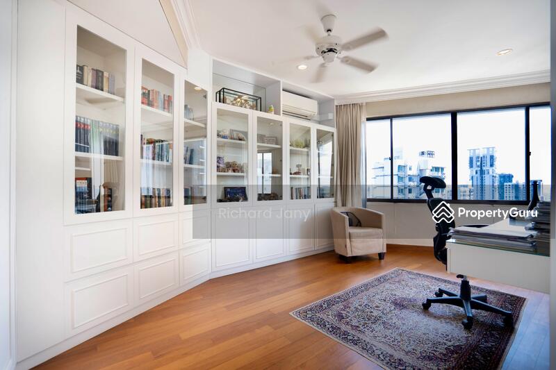 Master Walk In Closet