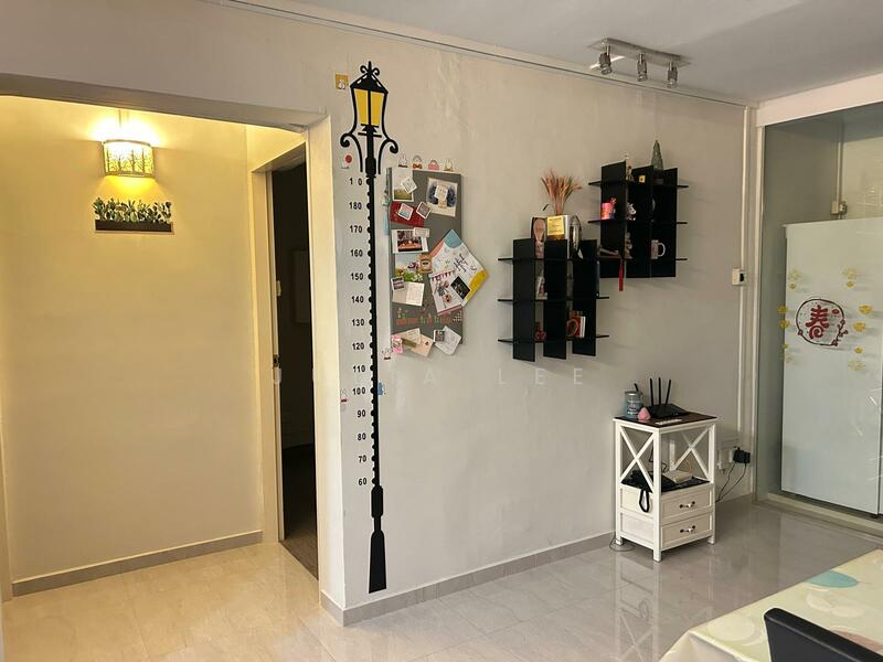 372 Bukit Batok Street 31, 372 Bukit Batok Street 31, 2 Bedrooms, 721 sqft, HDB Flat For Rent, by Julia Lee, 25643967 - Entrance - PropertyGuru.com.sg