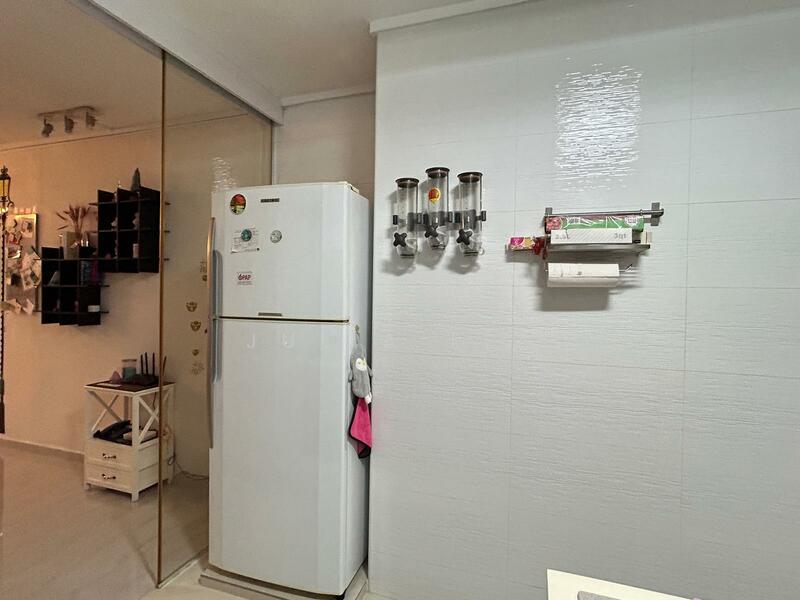 372 Bukit Batok Street 31, 372 Bukit Batok Street 31, 2 Bedrooms, 721 sqft, HDB Flat For Rent, by Julia Lee, 25643967 - Kitchen - PropertyGuru.com.sg