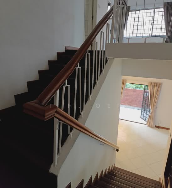 Namly Avenue, , 4 Bedrooms, 2,800 sqft, Semi-Detached House For Rent, by T.H. Oei, 2908834 - Staircase leading to 2nd floor - PropertyGuru.com.sg