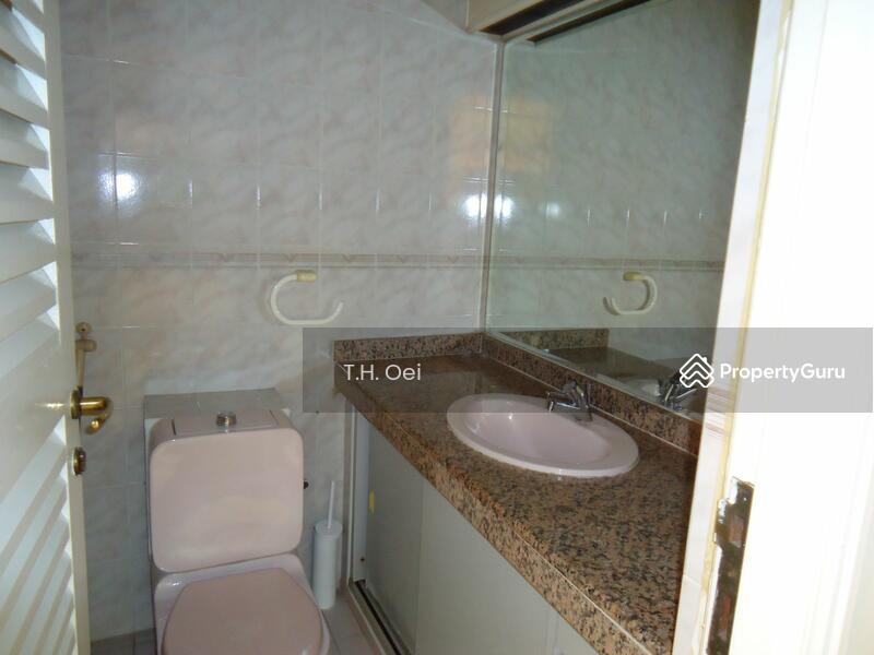 Namly Avenue, , 4 Bedrooms, 2,800 sqft, Semi-Detached House For Rent, by T.H. Oei, 2908834 - Powder room - PropertyGuru.com.sg
