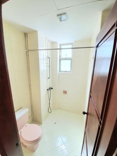 Pinetree Condo, 28 Balmoral park, Tanglin / Holland / Bukit Timah, 3 Bedrooms, 1,173 sqft, Condominium For Rent, by Lisa Tan, 2967541 - Bathroom - PropertyGuru.com.sg