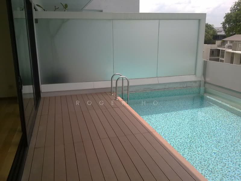 8 Nassim Hill, 8 Nassim Hill, 4 Bedrooms, 3,300 sqft, Apartment For Rent, by Roger Ho, 3826789 - Pool and patio2 - PropertyGuru.com.sg