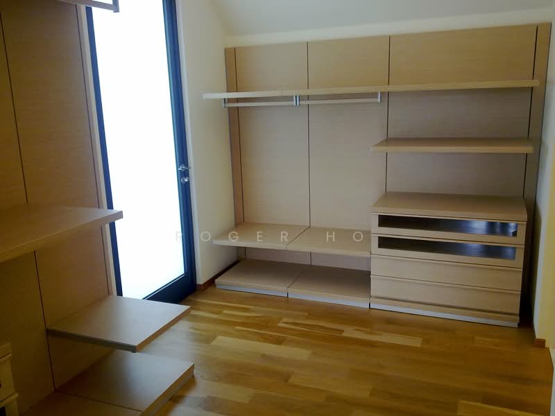 8 Nassim Hill, 8 Nassim Hill, 4 Bedrooms, 3,300 sqft, Apartment For Rent, by Roger Ho, 3826789 - Master Walk in Wardrobe - PropertyGuru.com.sg