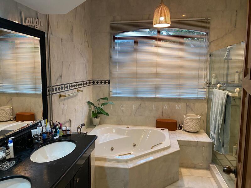 Master En-suite Bath