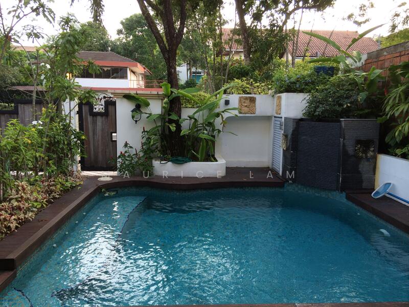 Inviting In-Ground Pool /Jacuzzi