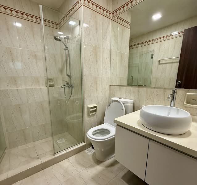 Chancery Esquire Condominium For Sale at S$ 3,990,000 | PropertyGuru Singapore - Common Bathroom