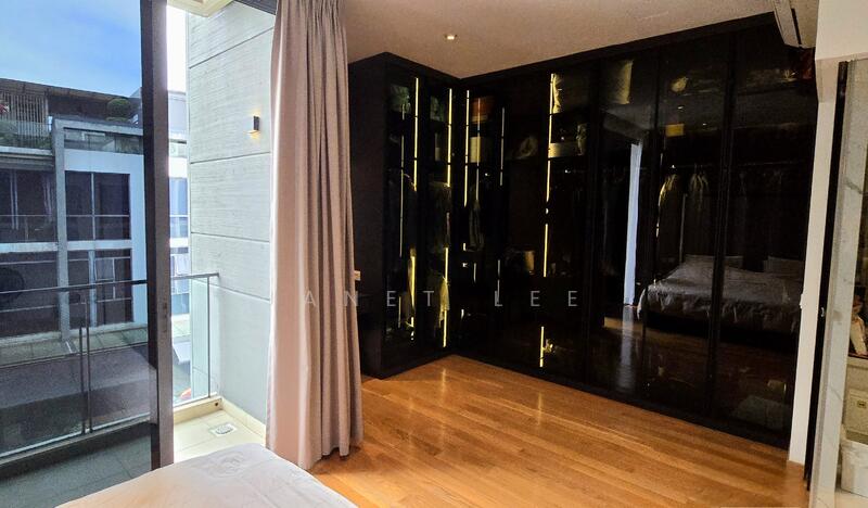 Walk-in Wardrobe in Master Bedroom