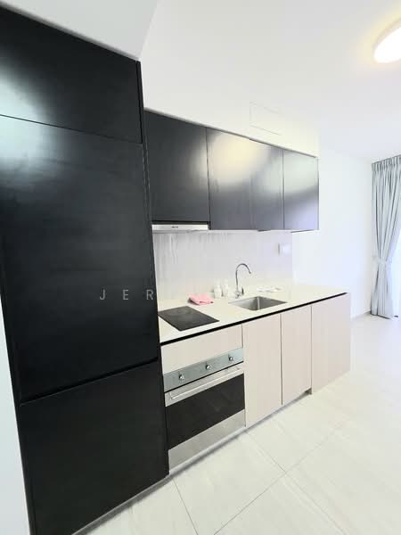 Grandeur Park Residences Condominium For Sale at S$ 880,000 | PropertyGuru Singapore - Kitchen