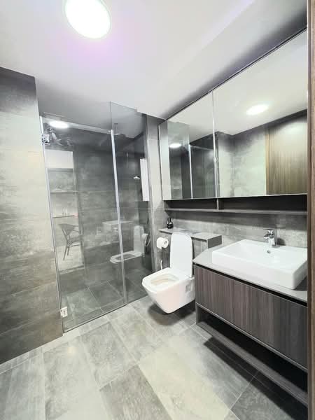 Grandeur Park Residences Condominium For Sale at S$ 880,000 | PropertyGuru Singapore - Bathroom
