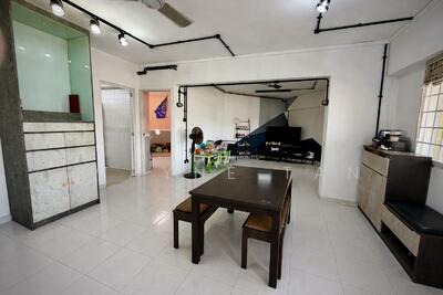 For Sale - 320 Tampines Street 33