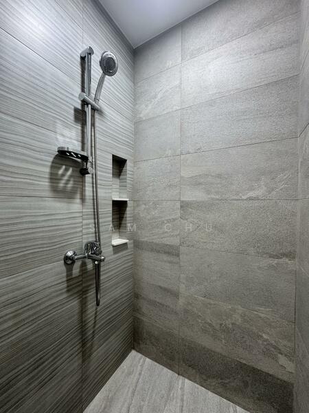 Masterbathroom shower