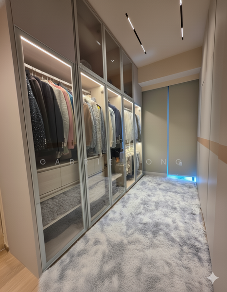 Walk-In Wardrobe (master)