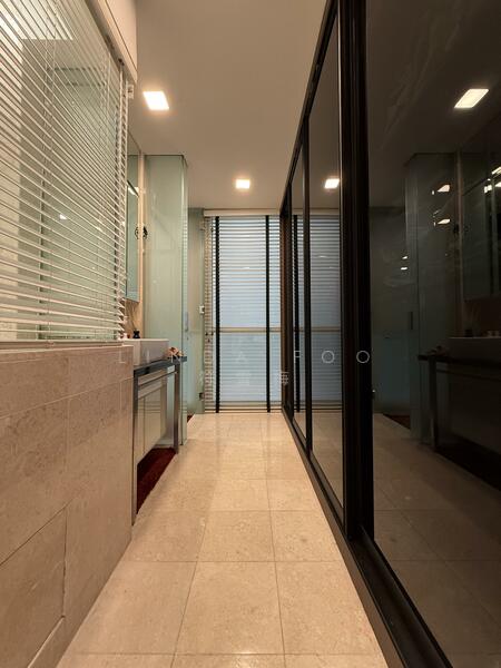 Walk-in Wardrobe & Master Bathroom