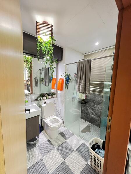 Eight Courtyards Condominium For Sale at S$ 1,630,000 | PropertyGuru Singapore - Bathroom
