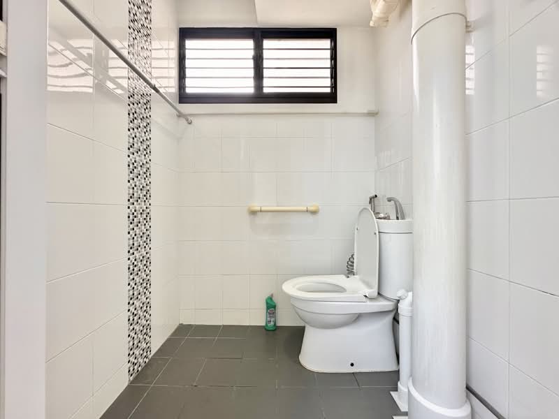 426 Ang Mo Kio Avenue 3, 426 Ang Mo Kio Avenue 3, 3 Bedrooms, 990 sqft, HDB Flat For Sale, by Johanna Chow, 500000841 - Bathroom - PropertyGuru.com.sg