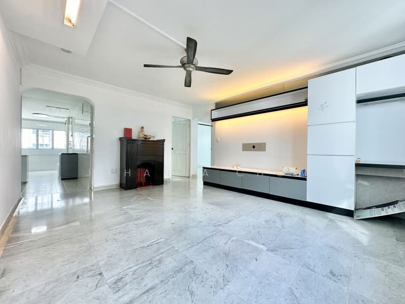 426 Ang Mo Kio Avenue 3, 426 Ang Mo Kio Avenue 3, 3 Bedrooms, 990 sqft, HDB Flat For Sale, by Johanna Chow, 500000841 - Living Room - PropertyGuru.com.sg