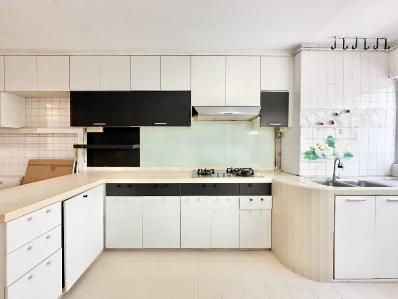 426 Ang Mo Kio Avenue 3, 426 Ang Mo Kio Avenue 3, 3 Bedrooms, 990 sqft, HDB Flat For Sale, by Johanna Chow, 500000841 - Kitchen - PropertyGuru.com.sg