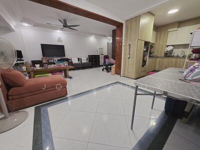 For Sale - 749 Woodlands Circle