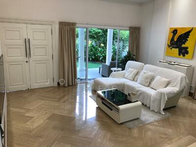 For Sale - Freehold Corner Terrace, Walkable to MRT and Food Centre