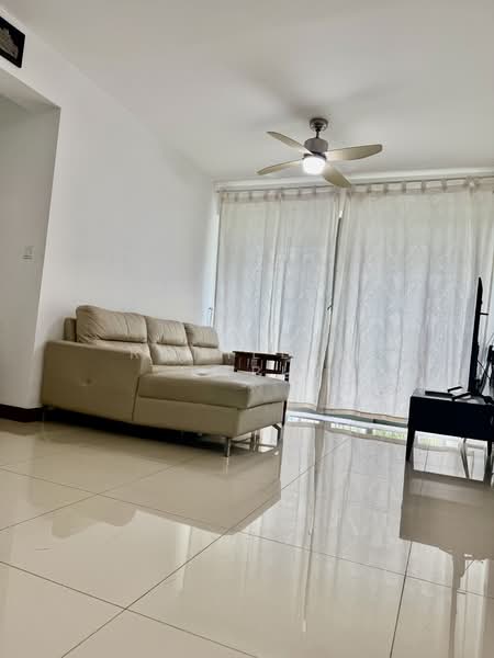 677D Punggol Drive HDB Flat For Sale at S$ 720,000 | PropertyGuru Singapore - Living Room