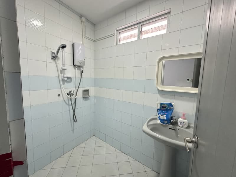 Lowland Road, , 2 Bedrooms, 871 sqft, Apartment For Rent, by Johnny Chia, 500001184 - PropertyGuru.com.sg