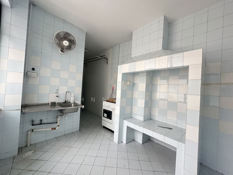 Lowland Road, , 2 Bedrooms, 871 sqft, Apartment For Rent, by Johnny Chia, 500001184 - PropertyGuru.com.sg