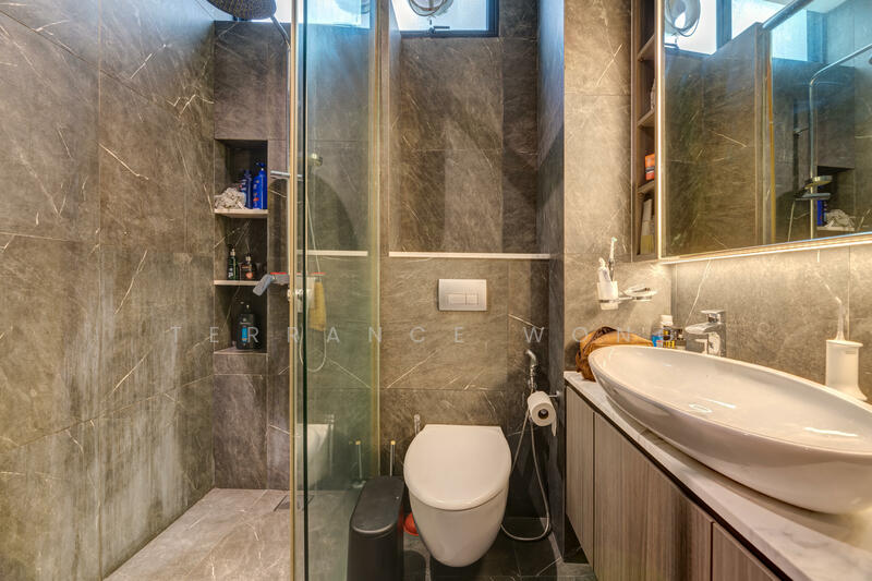 Clementi Park, 137 Sunset Way, 3 Bedrooms, 1,657 sqft, Condominium For Sale, by Terrance Wong, 500001254 - master bath - PropertyGuru.com.sg