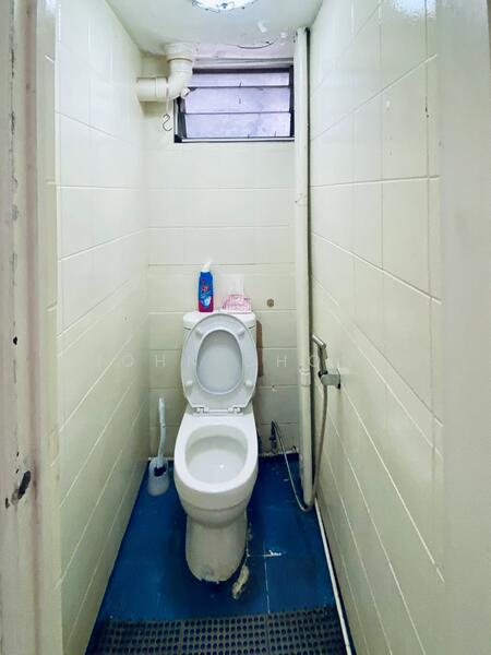 8 Lorong 7 Toa Payoh, 8 Lorong 7 Toa Payoh, Balestier / Toa Payoh, 1,399 sqft, Shop / Shophouse For Sale, by John Chong, 500001396 - Bathroom - CommercialGuru.com.sg