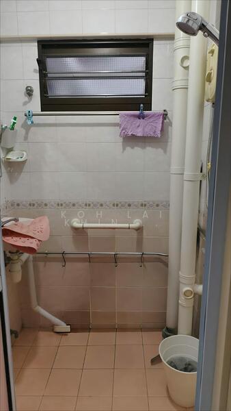 125 Lorong 1 Toa Payoh, 125 Lorong 1 Toa Payoh, Room Rental, 150 sqft, HDB Flat For Rent, by Koh Lai Khin (Cynthia), 500001412 - Bathroom - PropertyGuru.com.sg