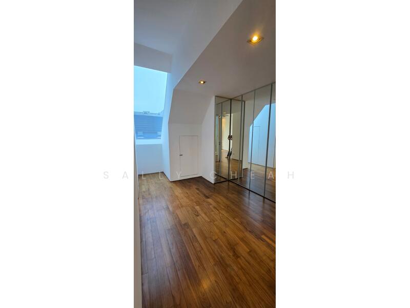 Master Bedroom cum walk in wardrobes 