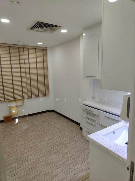 Far East Square, 82 Telok Ayer Street, 947 sqft, Office For Rent, by Albert Kuck, 500001442 - Bathroom - CommercialGuru.com.sg