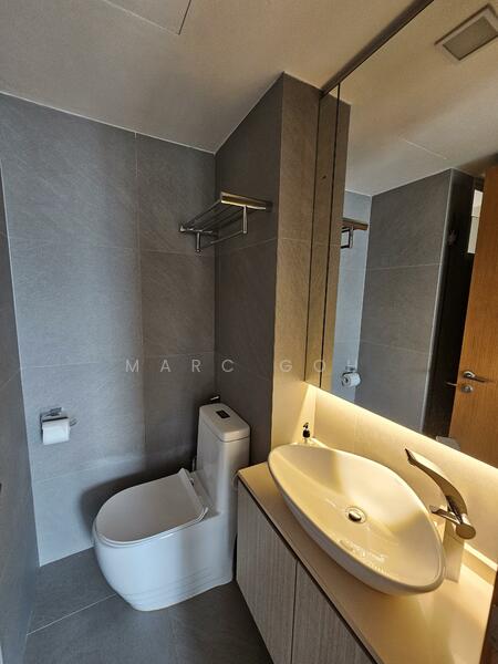 Neat Bathroom - common
