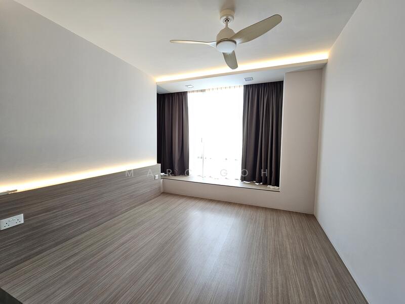 Platform Bed n bay wdw - Master