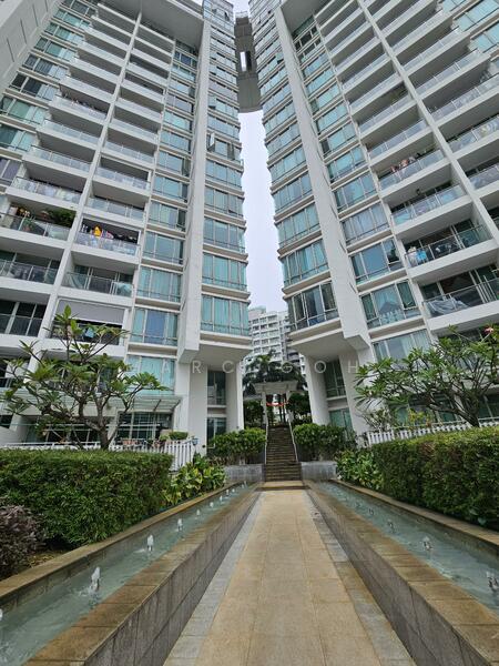 Unique Arrival ++ water features