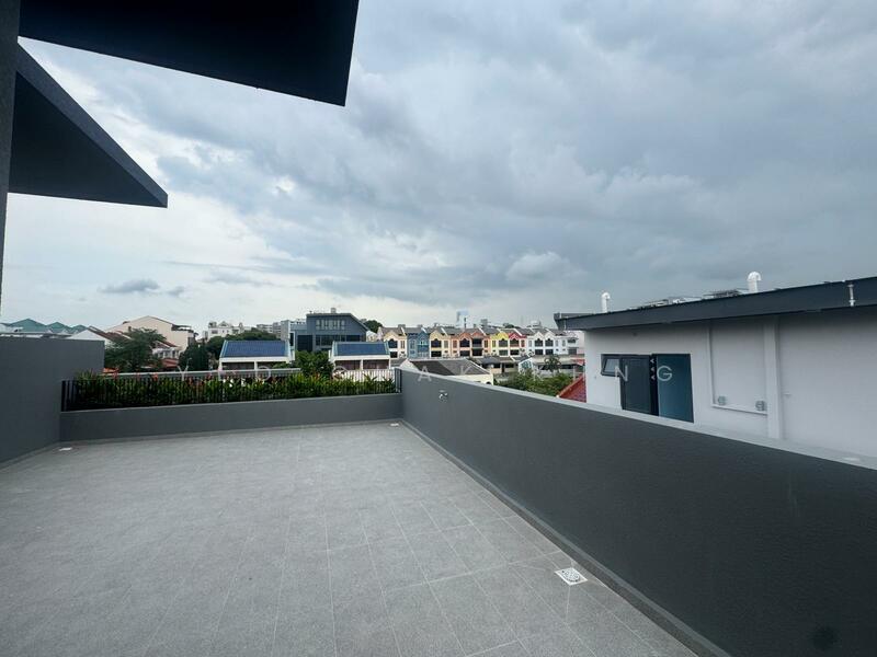 LANDED7772@ D19 Brand new corner terrace@Hillside, Kovan Road. Yio Chu Kang road, 5 Bedrooms, 5,463 sqft, Corner Terrace For Sale, by Yeo Chak Khng, 500001885 - Balcony - PropertyGuru.com.sg