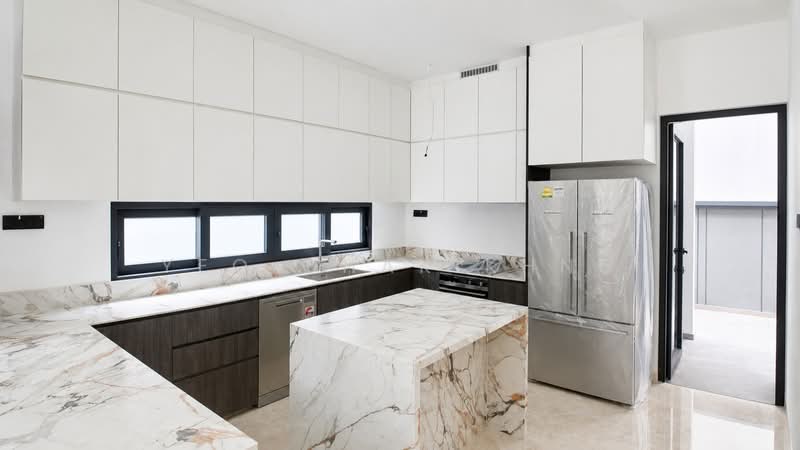 LANDED7772@ D19 Brand new corner terrace@Hillside, Kovan Road. Yio Chu Kang road, 5 Bedrooms, 5,463 sqft, Corner Terrace For Sale, by Yeo Chak Khng, 500001885 - Kitchen - PropertyGuru.com.sg