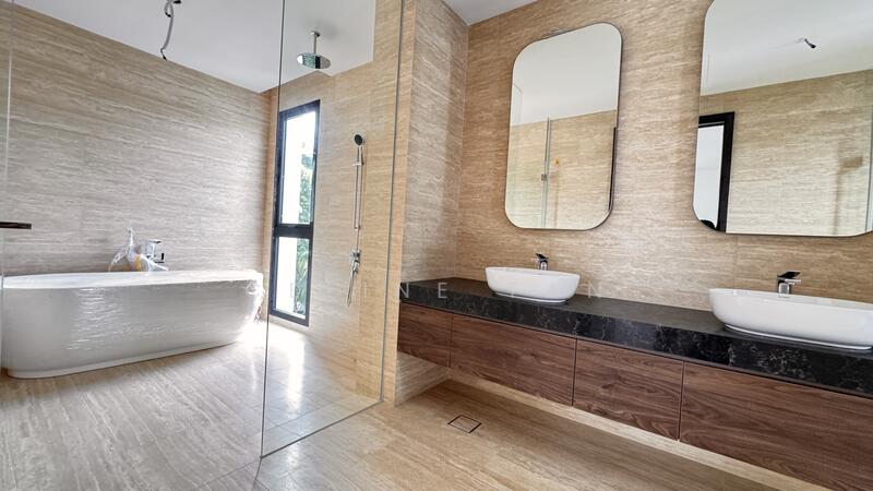 Multigenerational Freehold Detached House in Henry Park Detached House For Sale at S$ 19,800,000 | PropertyGuru Singapore - Master Bathroom