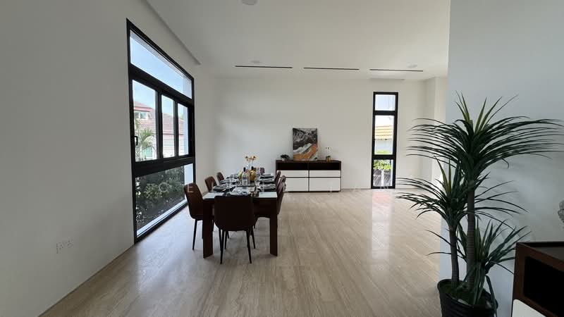 Multigenerational Freehold Detached House in Henry Park, Mount Sinai, Holland Grove, Moonbeam, Grove Crescent, 5 Bedrooms, 12,100 sqft, Detached House For Sale, by Celine Tan, 500001901 - Dining Room - PropertyGuru.com.sg